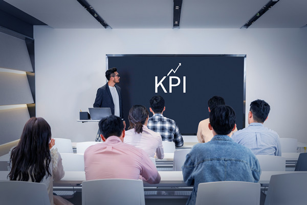 薪酬調(diào)整策略：依據(jù)市場變化，靈活調(diào)整薪酬體系