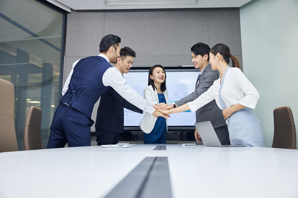 組織規(guī)劃咨詢：協(xié)助企業(yè)建立高效團(tuán)隊(duì)，提升員工素質(zhì)