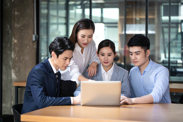 全面薪酬戰(zhàn)略實施：提升員工滿意度，提升企業(yè)績效