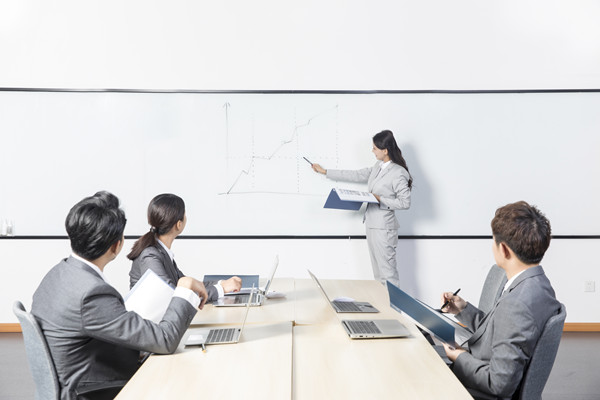 績效與戰(zhàn)略目標對接：確?？冃c戰(zhàn)略一致