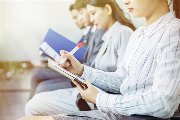 人才挖掘與選拔：全面評(píng)估候選人能力，選拔優(yōu)秀人才