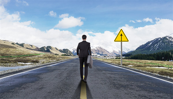 戰(zhàn)略眼光：洞察市場(chǎng)趨勢(shì)，搶占先機(jī)引領(lǐng)未來