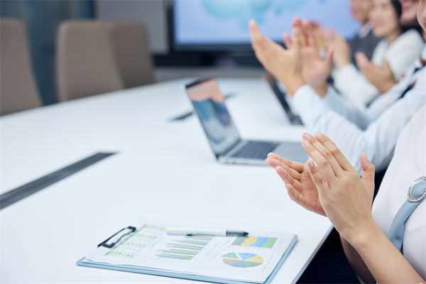 追求卓越績(jī)效：構(gòu)建高效團(tuán)隊(duì)，實(shí)現(xiàn)業(yè)務(wù)目標(biāo)新高度