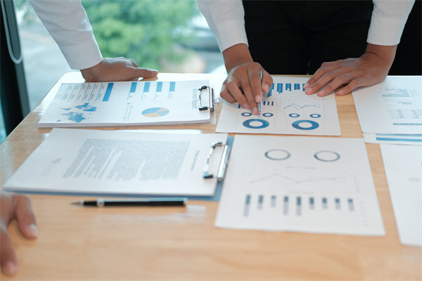 如何設計科學的薪酬績效以激勵員工持續(xù)高效工作？