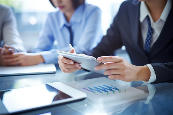 加強企業(yè)管理團隊建設(shè)，打造專業(yè)化、高效化管理團隊