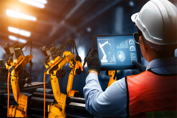 以科技創(chuàng)新驅(qū)動產(chǎn)業(yè)發(fā)展，傳統(tǒng)制造業(yè)如何數(shù)字化轉(zhuǎn)型？