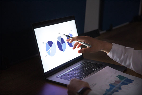 00后吐槽公司無效加班被開除，企業(yè)戰(zhàn)略有何感悟？