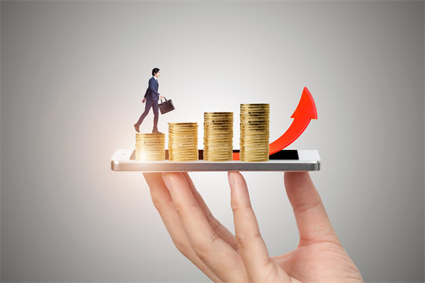 在薪酬體系構建時，如何確保公平性，同時滿足員工期望？