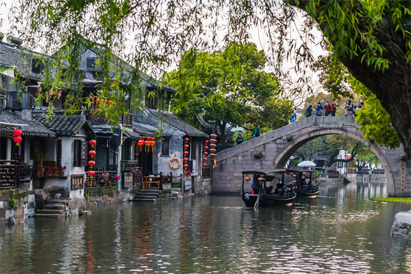 管理咨詢?nèi)绾沃μK州企業(yè)制定并執(zhí)行戰(zhàn)略規(guī)劃？