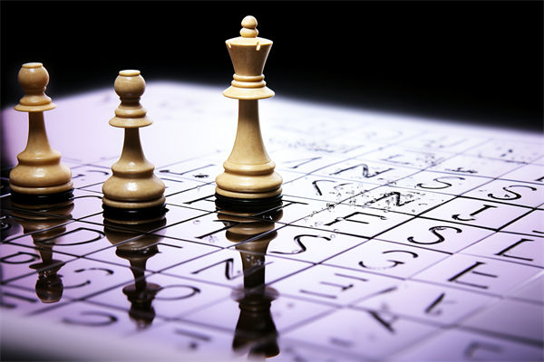 集團(tuán)管控中，如何確保子公司戰(zhàn)略與集團(tuán)目標(biāo)一致？