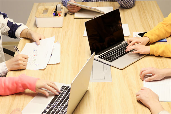 在員工培訓(xùn)上，企業(yè)應(yīng)如何投入，以獲得最大回報(bào)？