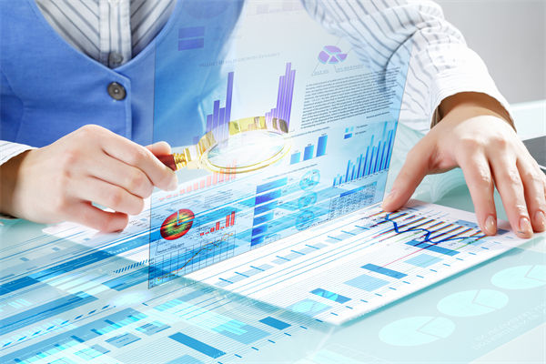 數(shù)據(jù)分析如何幫助組織規(guī)劃更精準(zhǔn)地預(yù)測未來趨勢？