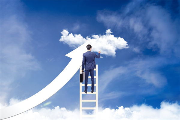 在組織變革中，如何確保員工順利過渡并減少負(fù)面影響？