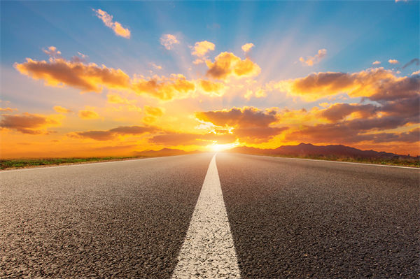 兩會熱議破解企業(yè)“生長痛”，對企業(yè)戰(zhàn)略管理有何啟示？