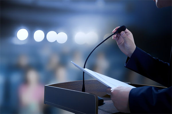 大降對華關(guān)稅，特朗普為何轉(zhuǎn)彎？制造業(yè)怎么看？