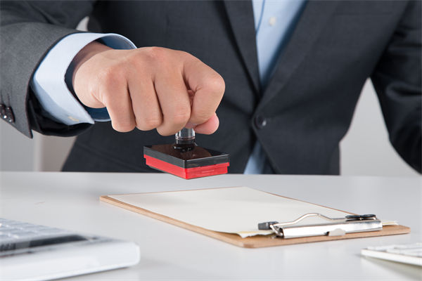 5月10日起結(jié)婚離婚不需要戶(hù)口本，人力資源怎么看？