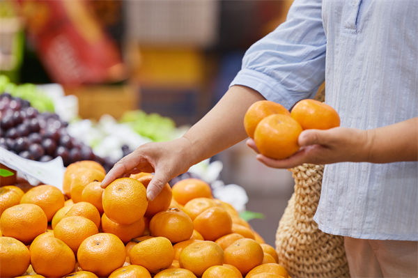 榴蓮價格暴跌50%，有人買了50箱，預(yù)算管理怎么看？