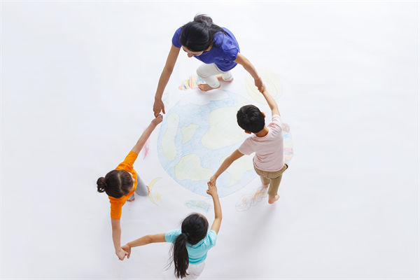 別讓盲卡盲盒“收割”孩子，關聯(lián)企業(yè)戰(zhàn)略怎么看？