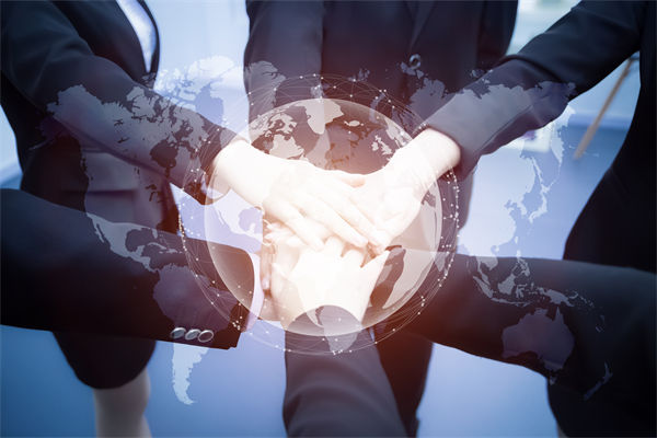 把頂層設(shè)計(jì)和問計(jì)于民統(tǒng)一起來，對(duì)企業(yè)戰(zhàn)略的啟示