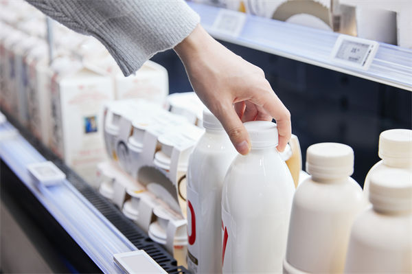 常溫純牛奶中禁止添加復(fù)原乳，集成供應(yīng)鏈怎么看？